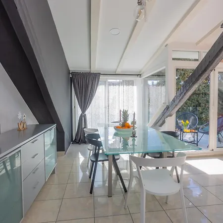 Luxattic