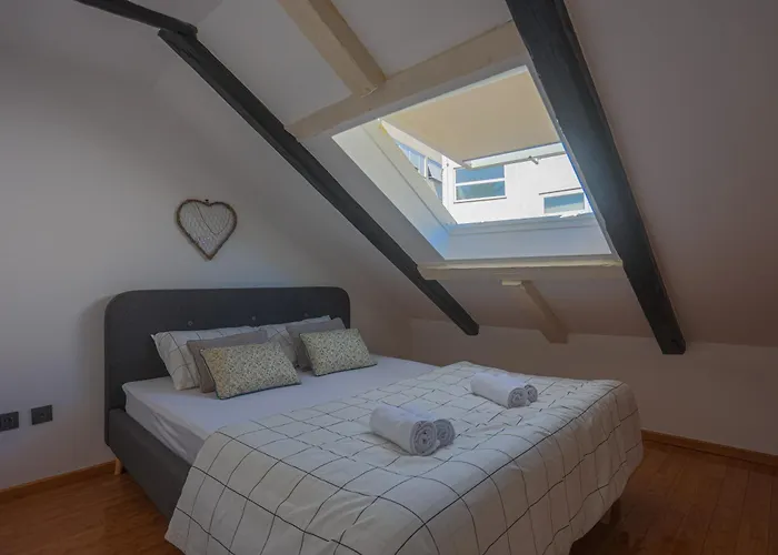 Luxattic *