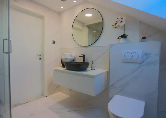 Luxattic