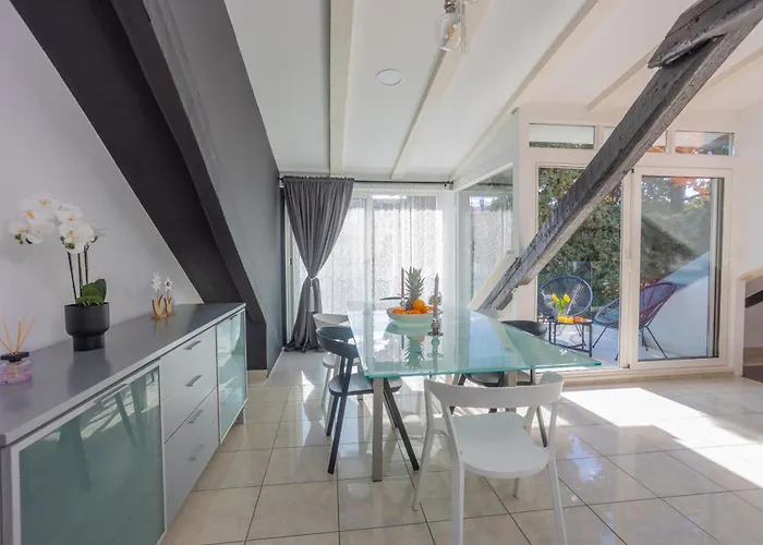 Luxattic
