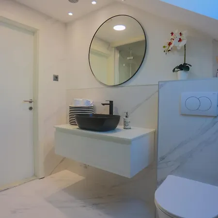 Luxattic