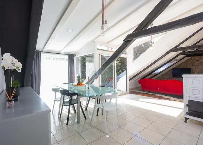 Luxattic